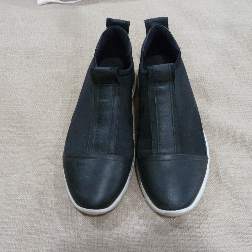 ECCO Women’s Size 37 Black Flexure Runner Slip on Sneaker